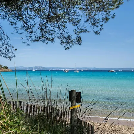 Les Romarins Pour 8 Personnes Avec Vue Panoramique Et Piscine Chauffee A * 拉隆德莱丝莫里斯