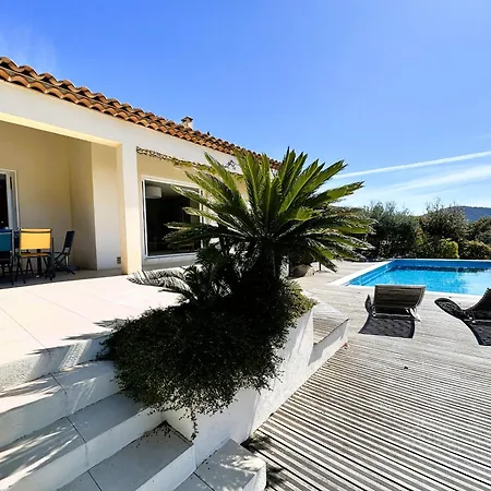 Les Romarins Pour 8 Personnes Avec Vue Panoramique Et Piscine Chauffee A * 拉隆德莱丝莫里斯