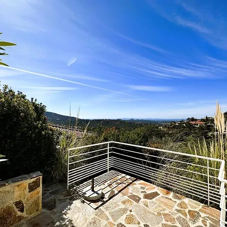 Les Romarins Pour 8 Personnes Avec Vue Panoramique Et Piscine Chauffee A * 拉隆德莱丝莫里斯