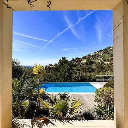 别墅 Les Romarins Pour 8 Personnes Avec Vue Panoramique Et Piscine Chauffee A *