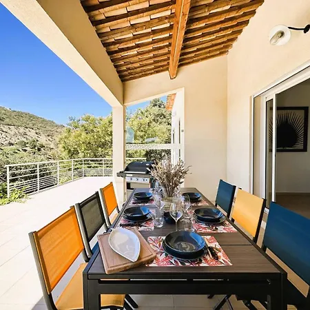 Les Romarins Pour 8 Personnes Avec Vue Panoramique Et Piscine Chauffee A 别墅 *