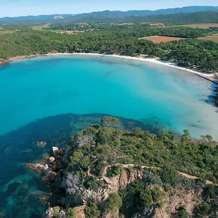 Les Romarins Pour 8 Personnes Avec Vue Panoramique Et Piscine Chauffee A 别墅