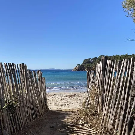 Les Romarins Pour 8 Personnes Avec Vue Panoramique Et Piscine Chauffee A 别墅 拉隆德莱丝莫里斯